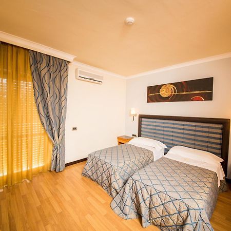 Hotel Ares Pontinia Rum bild