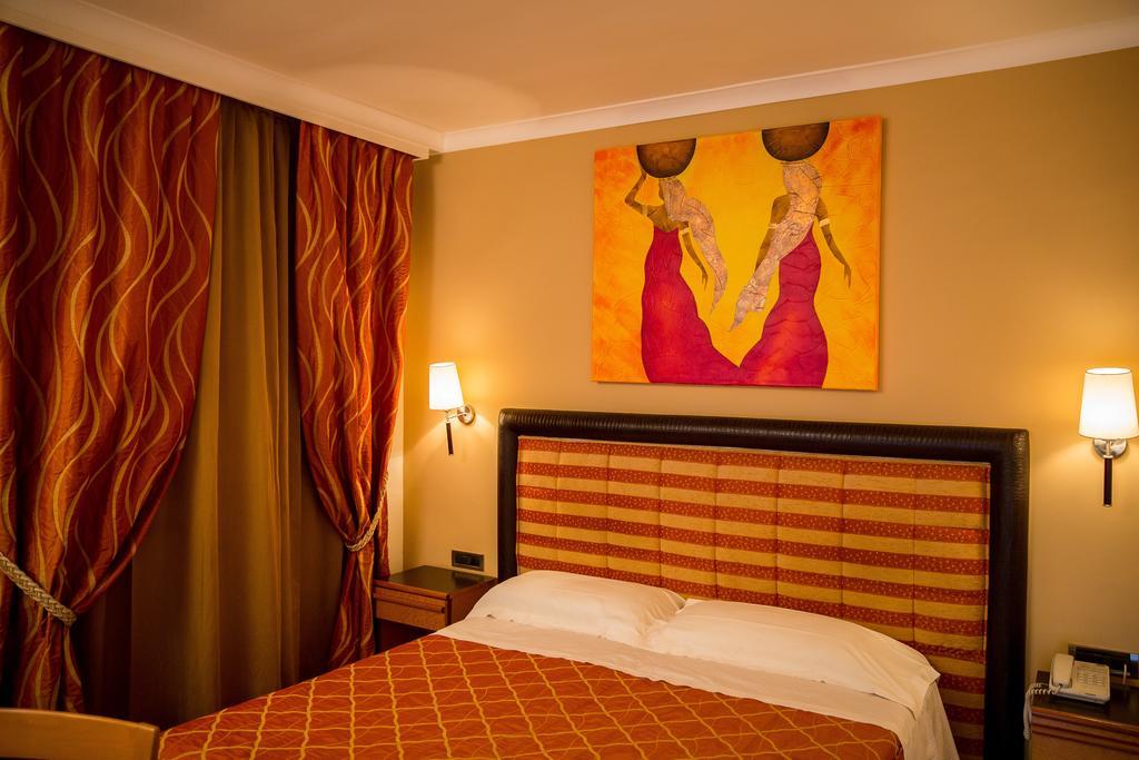 Hotel Ares Pontinia Rum bild