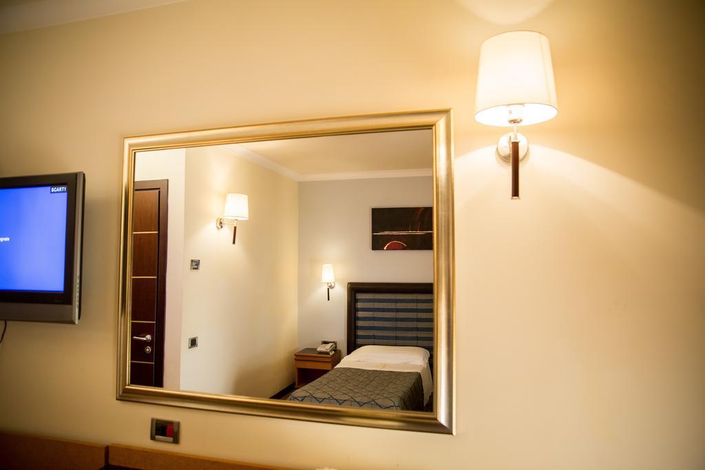 Hotel Ares Pontinia Rum bild