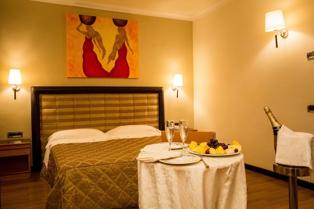Hotel Ares Pontinia Rum bild