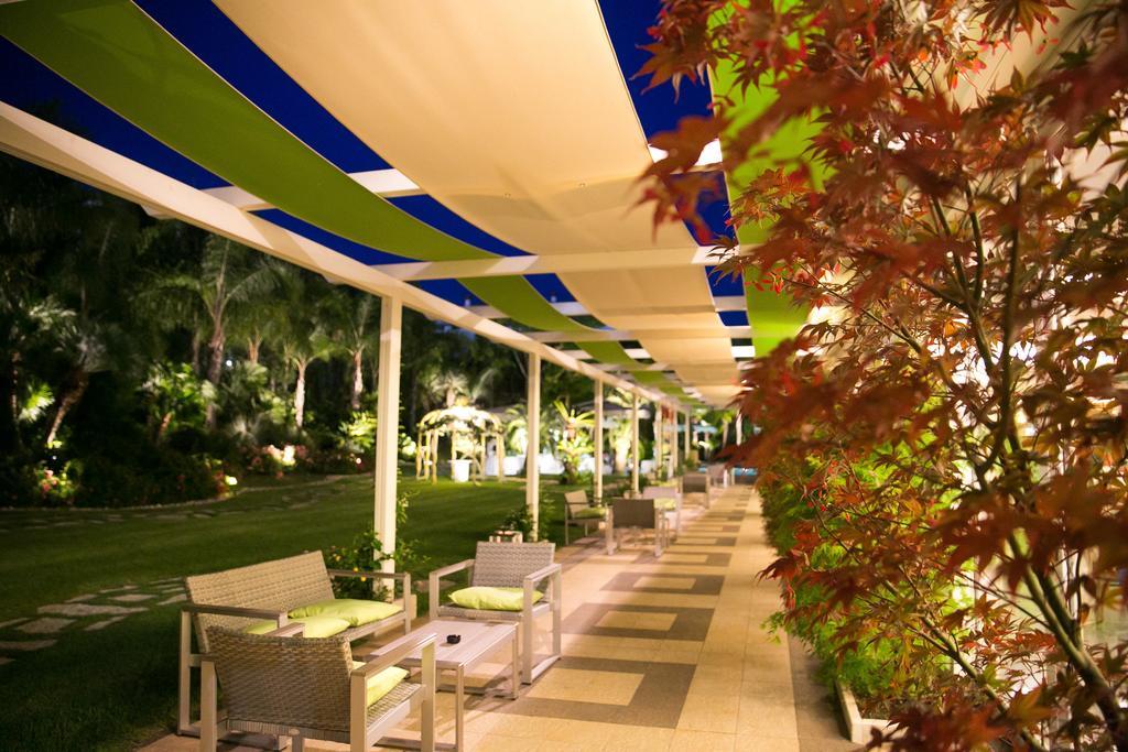 Hotel Ares Pontinia Exteriör bild