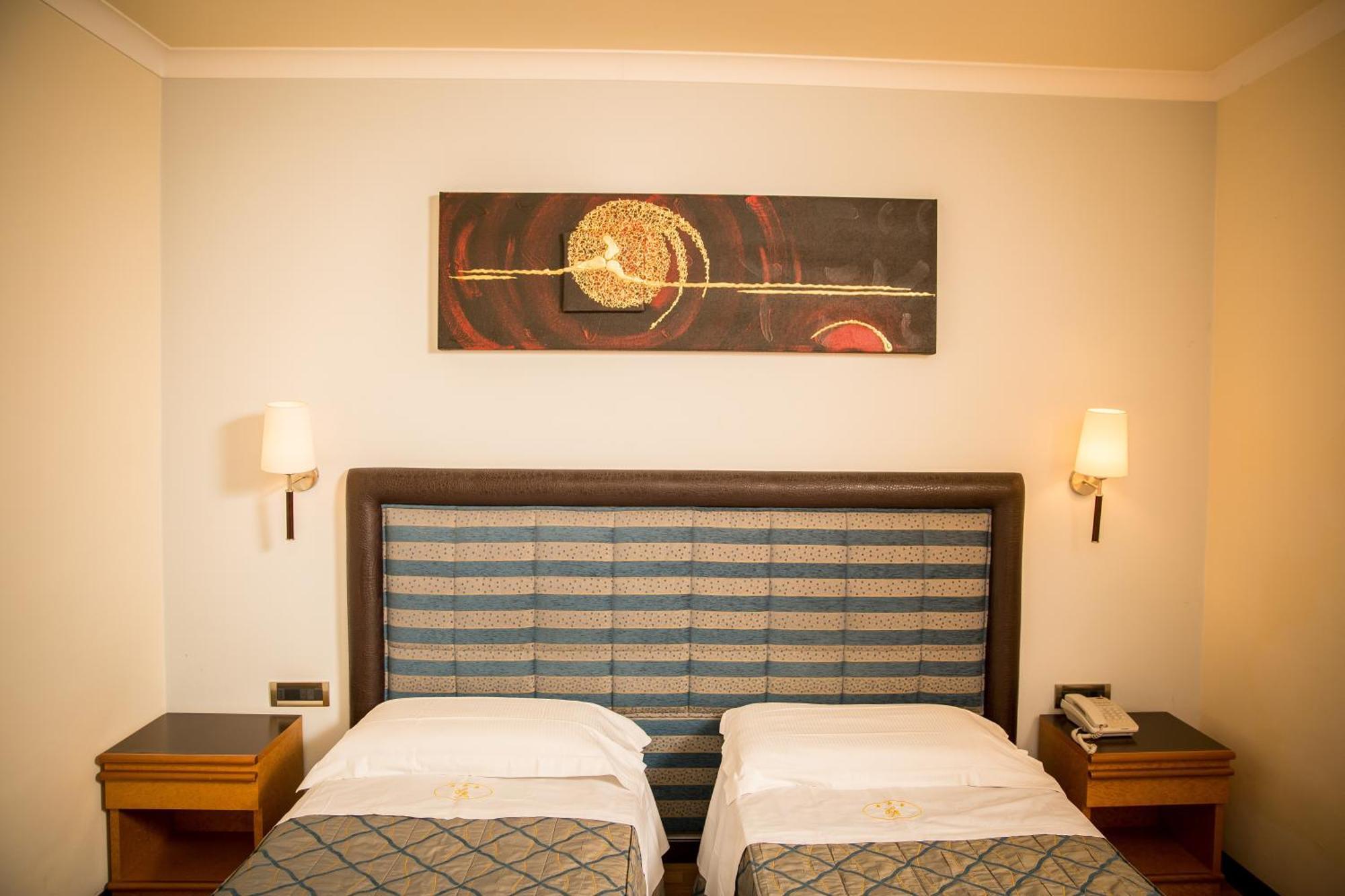 Hotel Ares Pontinia Rum bild